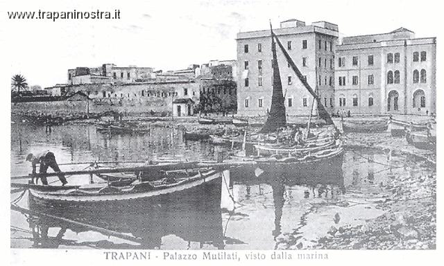 Trapani_-_Palazzo_Mutilati_visto_dalla_marina.jpg