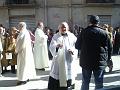 16-la_processione-Il_parroco_Mons_Vito_Filippi